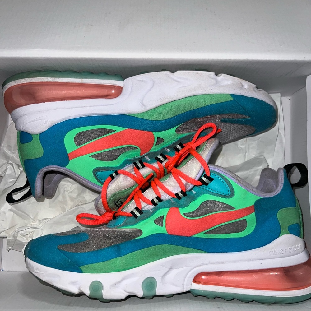 Nike Wmns Air Max 270 React